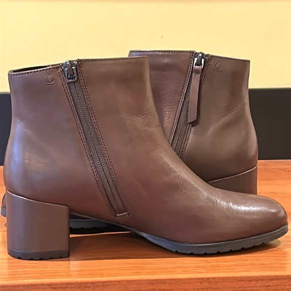 Naturalizer Leather Ankle Boots - Picture 12 of 12